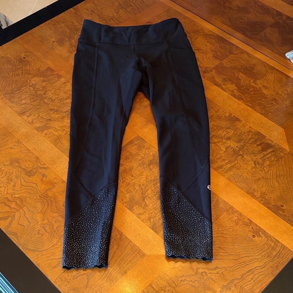 LULULEMON -Woman’s Black Cropped Leggings with Embellished Hem